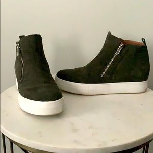 Steve Madden Boots. Color:Army green and white